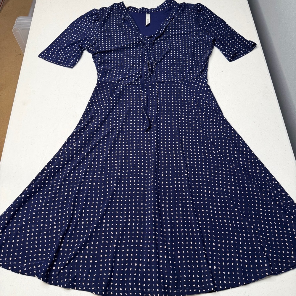 GILLI Navy and White Dot Tie-Front Midi Dress - Picture 8 of 9